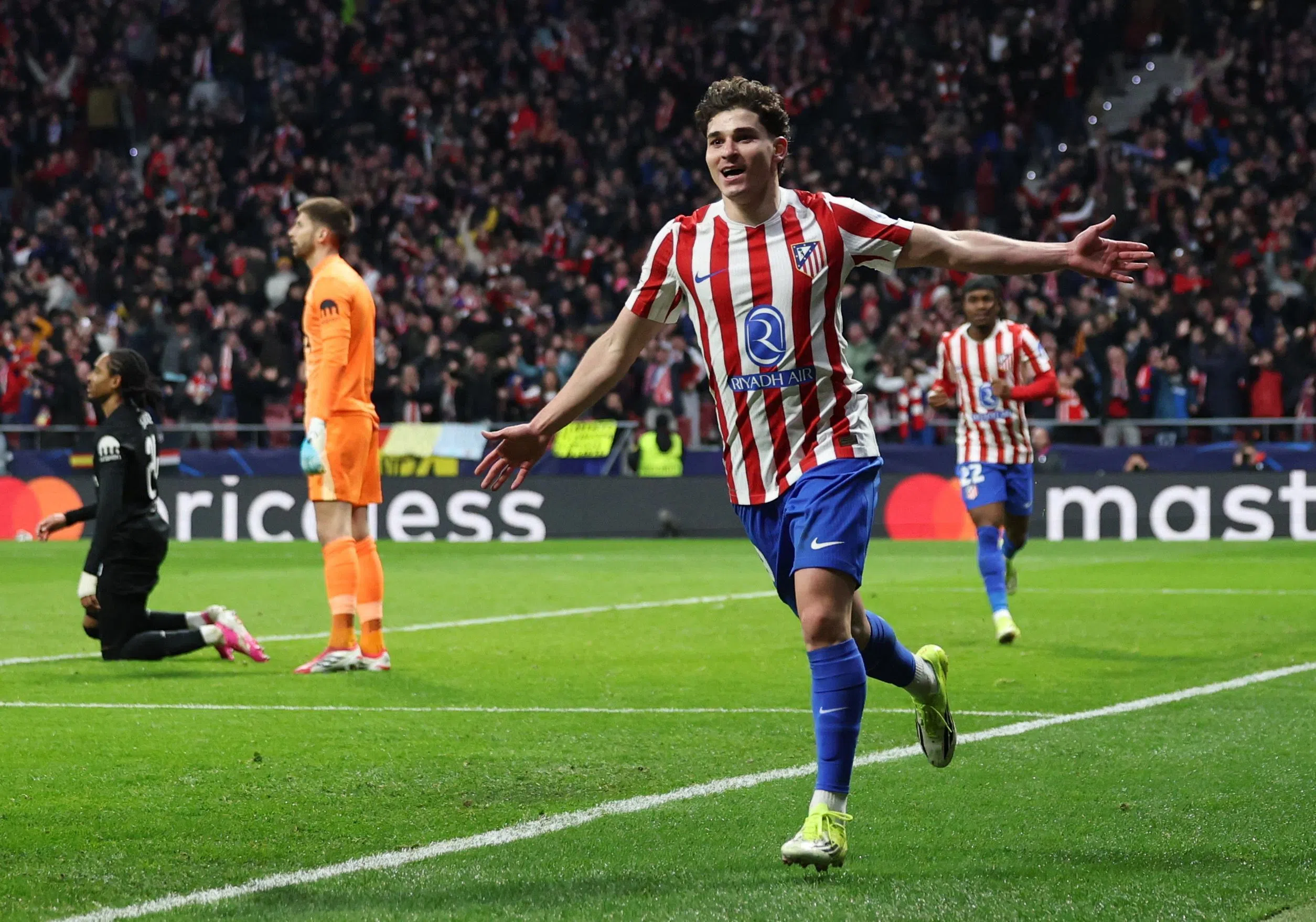 体马前锋阿尔瓦雷斯本仗两次攻破热刺龙门。（路透社）