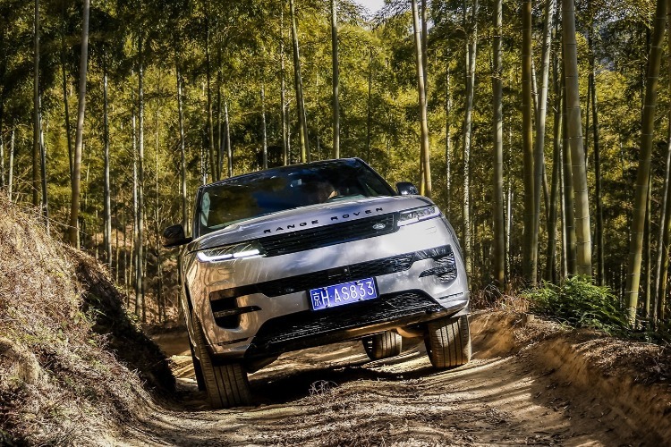 2025款揽胜运动版试驾体验：纵情驰骋全路况