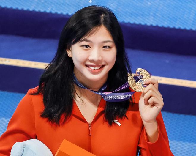 击败奥运冠军夺第二金!中国游泳22岁新蛙后再闪耀:看齐罗雪娟?