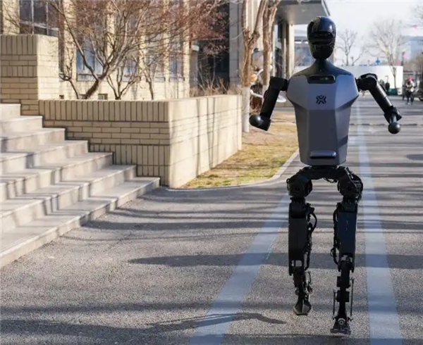 速度碾压人类!王兴兴放话:下个月机器人半马要跑进1小时内