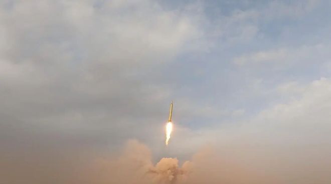 伊朗发起第81轮打击，针对以色列逾70个目标！内塔尼亚胡誓言48小时内加大对伊朗军工设施的破坏；扎里夫称以色列正将美国拖入战争，拒绝谈判