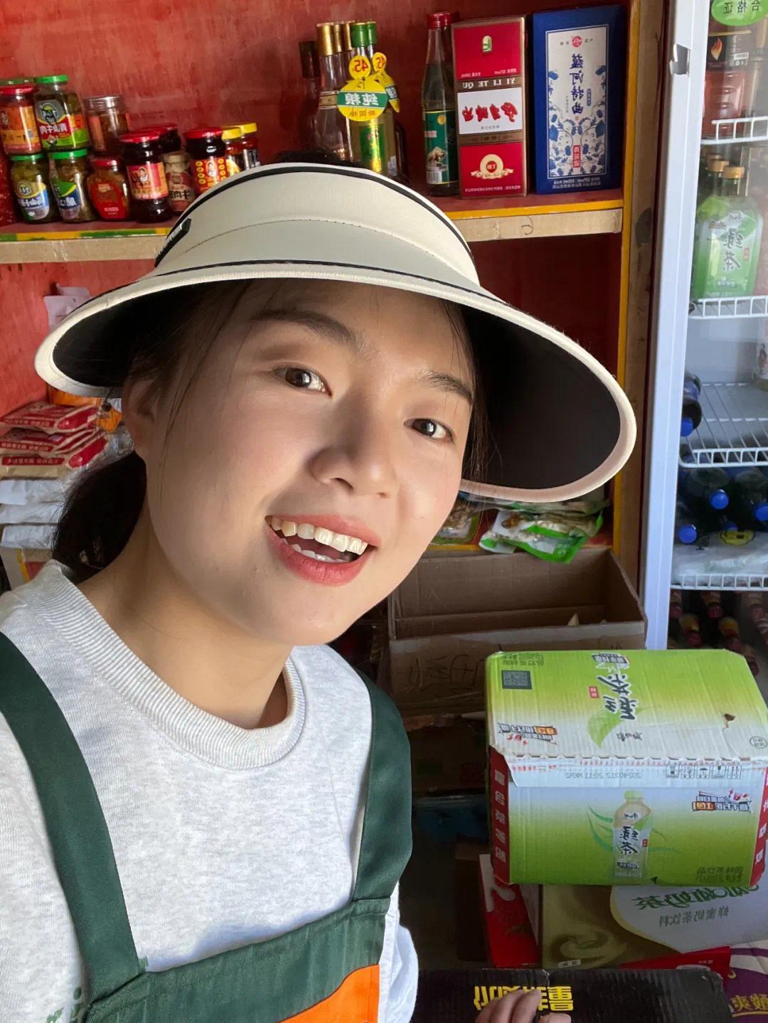 刚备好货的诚诚。(图/受访者供图)