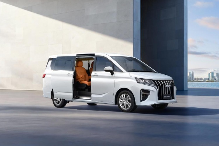 2026款锐胜王牌M7自动挡及宿营车上市 官方指导价8.98万元