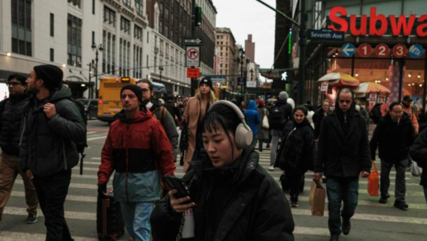 纽约遭遇AI寒冬:白领优势不再,年轻人求职遭遇困境循环