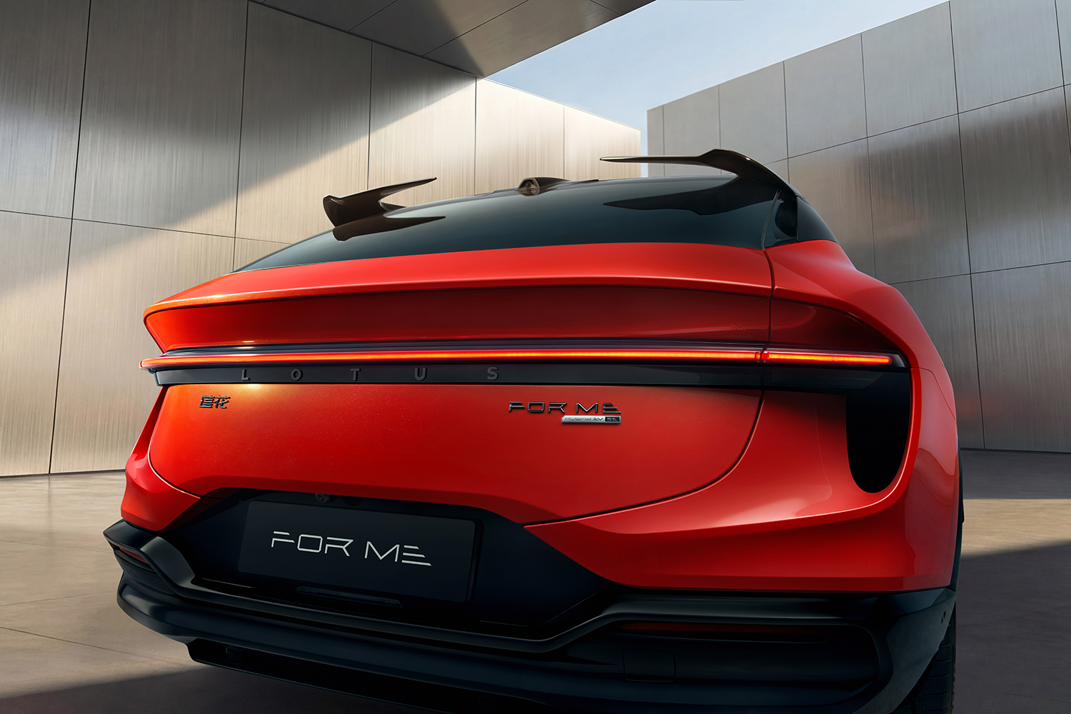 莲花For Me首搭路遥超级混动 952马力/零百3.3秒/指导价50.8万元起