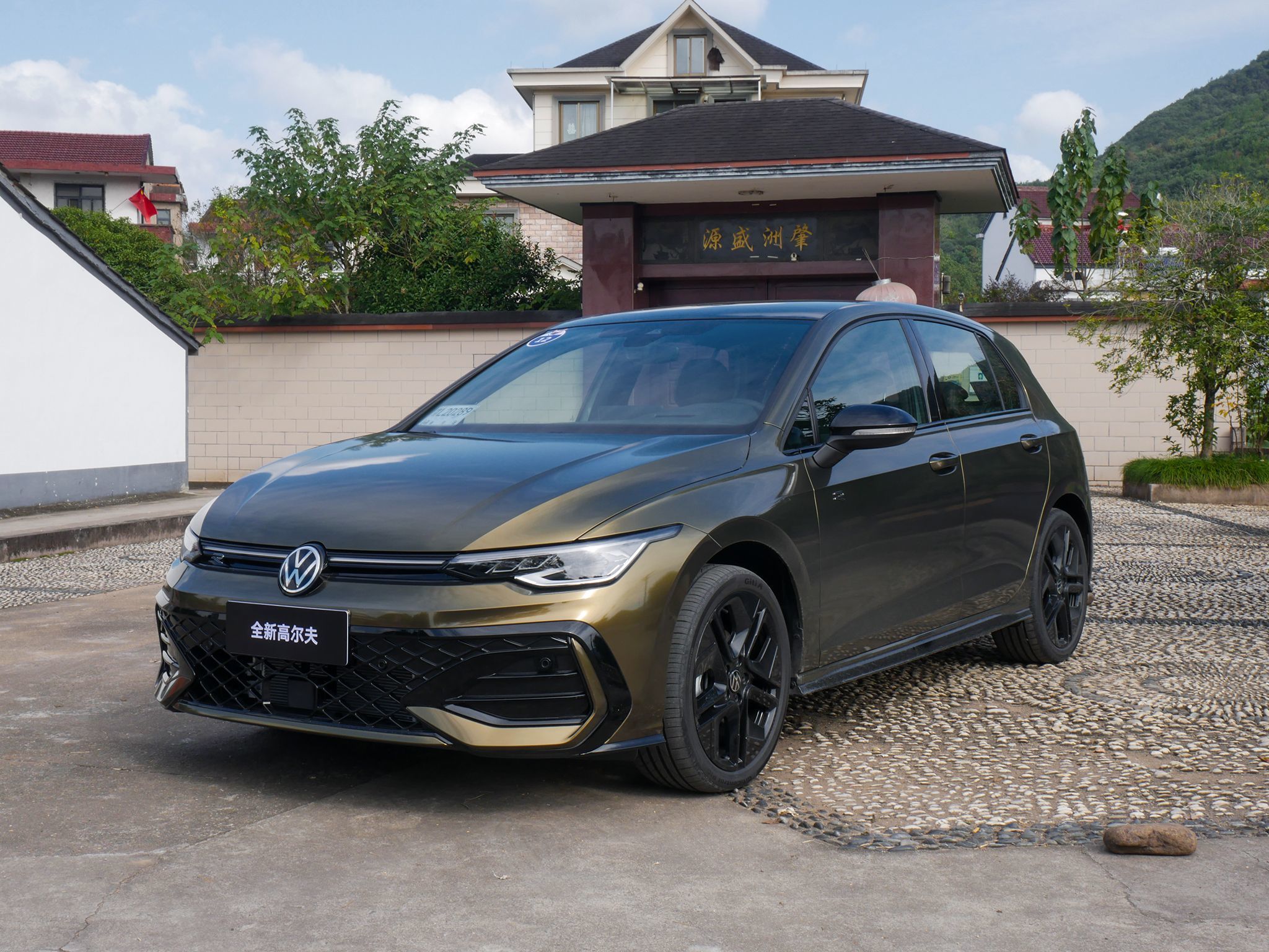 中期改款高尔夫家族赛道试驾体验：引擎声中的激情与乐趣