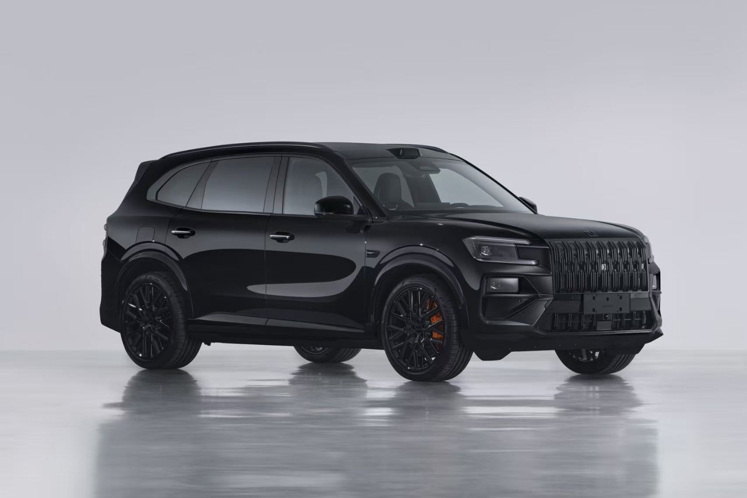 极氪8X三电机车型发布：搭载315mm轮胎 定价可能突破55万元