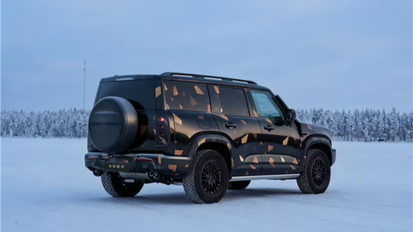 吉利推出全新AI智能越野SUV：“银河战舰700”