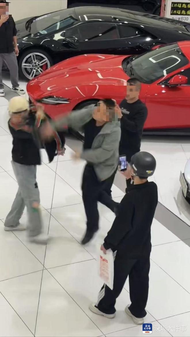 深圳维权行动中知名打假博主遇袭,两名涉事者被拘留,博主表态将继续前行