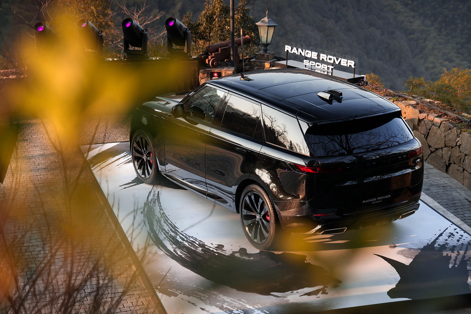 无所不能的全路况“纵情入胜” 试驾2025款揽胜运动版