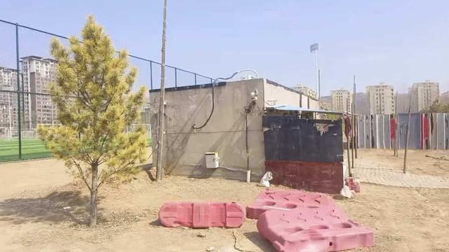 八年来饮用井水真相大白，居民呼吁严查开发商，官方承诺六月通自来水并彻查