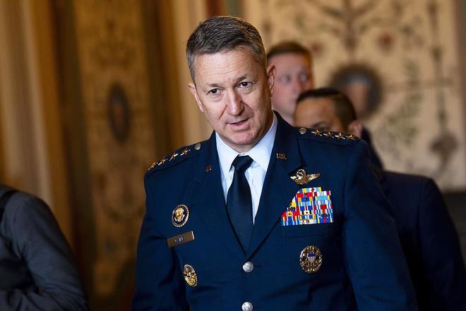 德黑兰凌晨再遭袭 美行动规模持续扩大 伊称做好长期战争准备