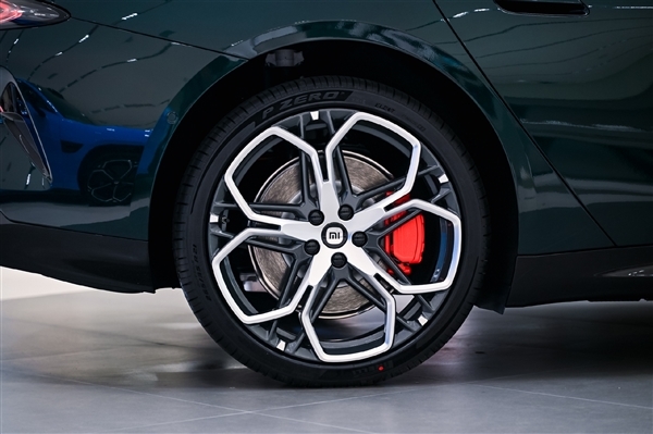 小米汽车第4款绿色来了！新一代SU7靛石绿实拍 雷军：高级而不张扬