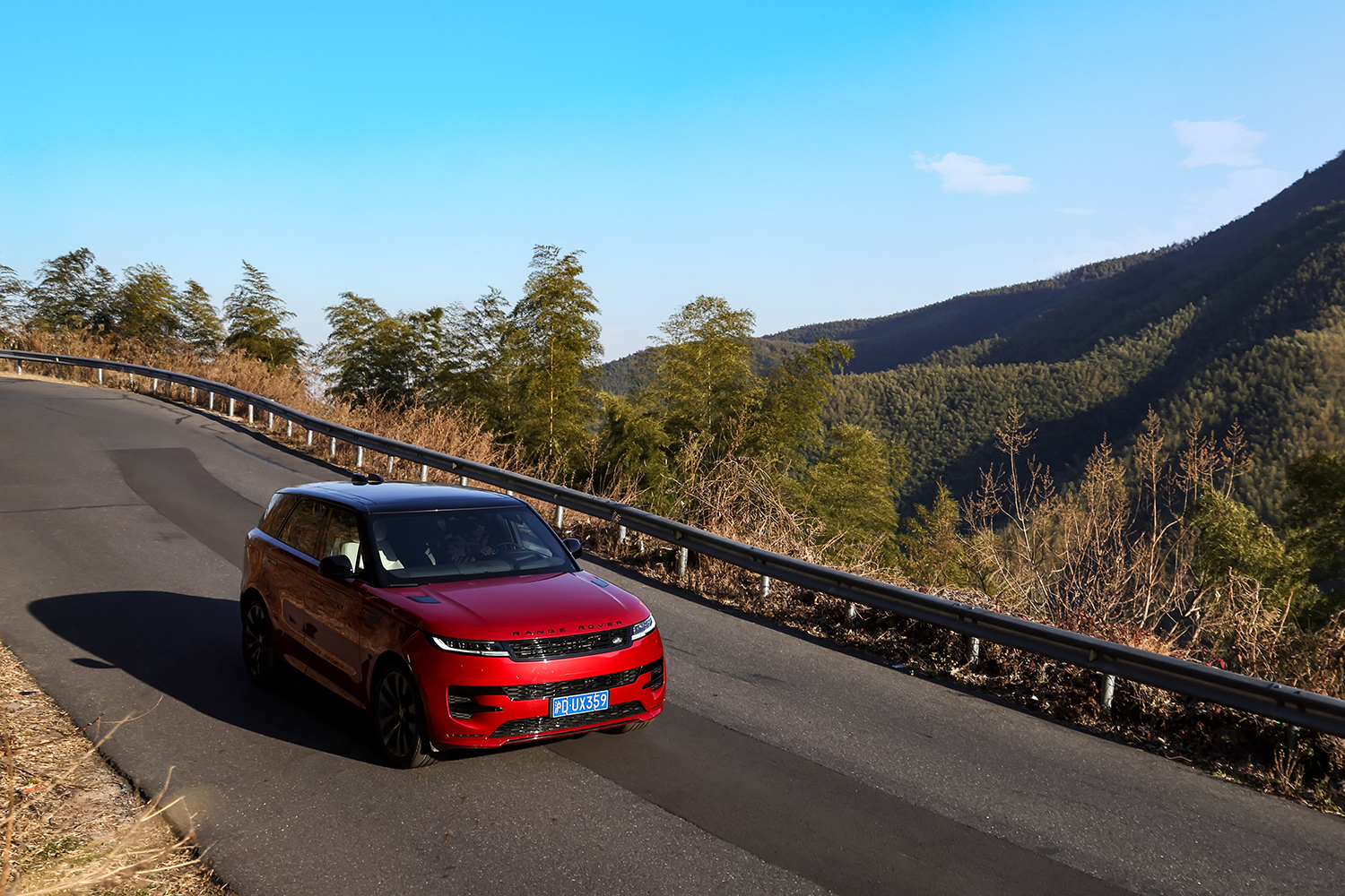 无所不能的全路况“纵情入胜” 试驾2025款揽胜运动版