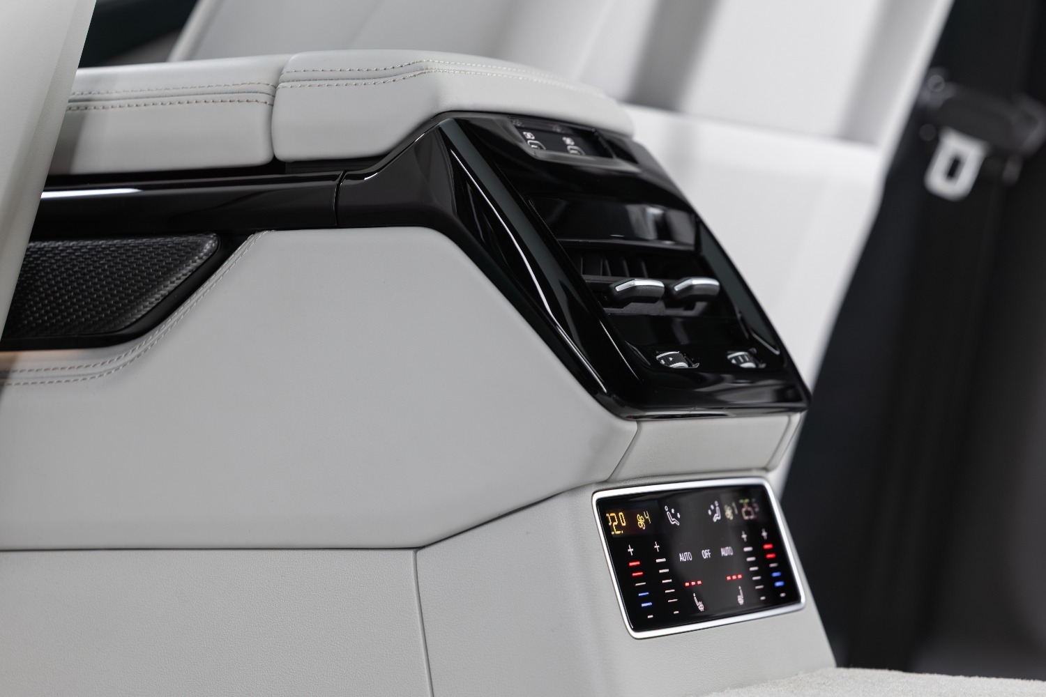 全新奥迪A6L定于3月25日上市 搭载华为乾崑ADS/3.0T V6+四驱+空悬+后轮转向配齐