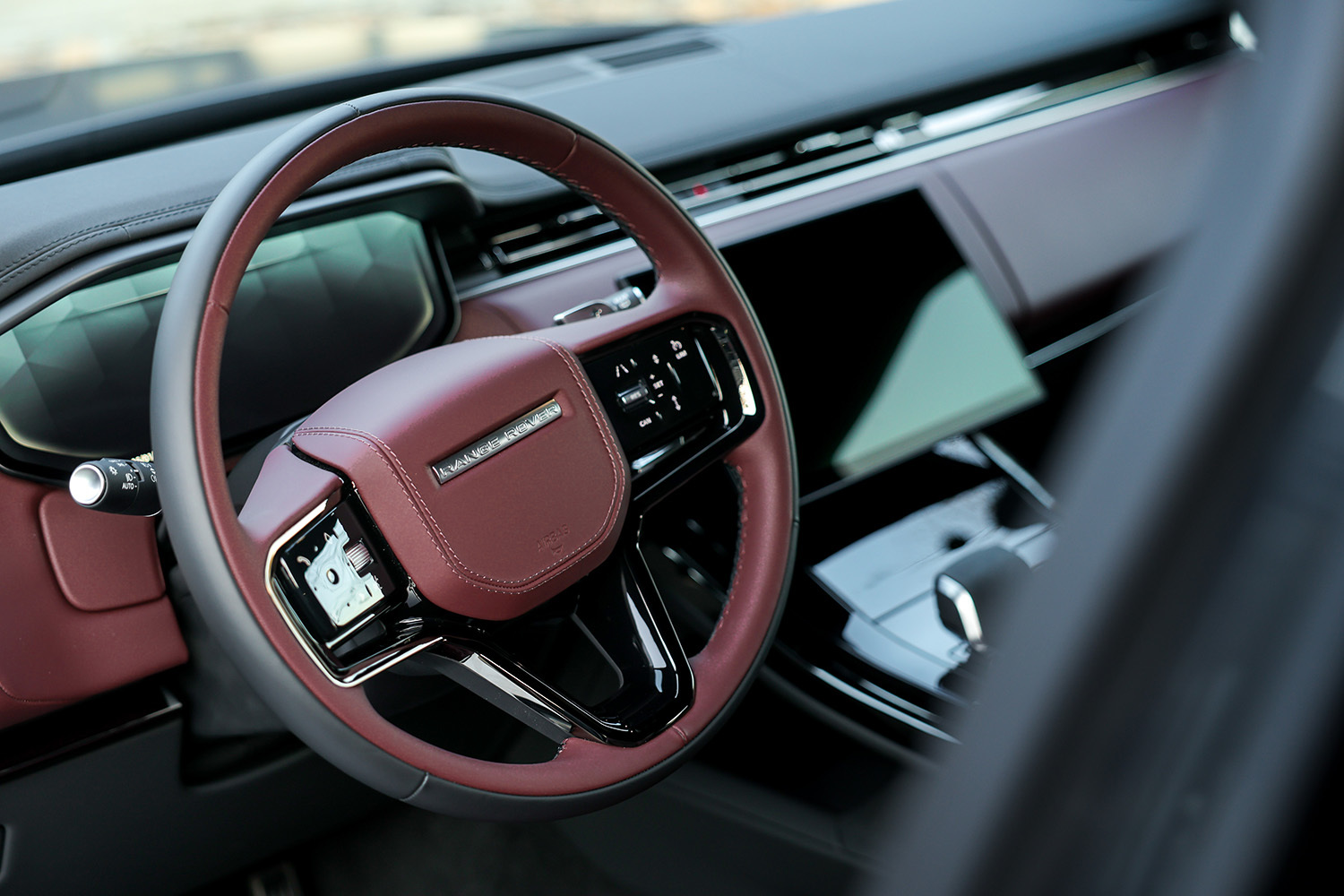 无所不能的全路况“纵情入胜” 试驾2025款揽胜运动版