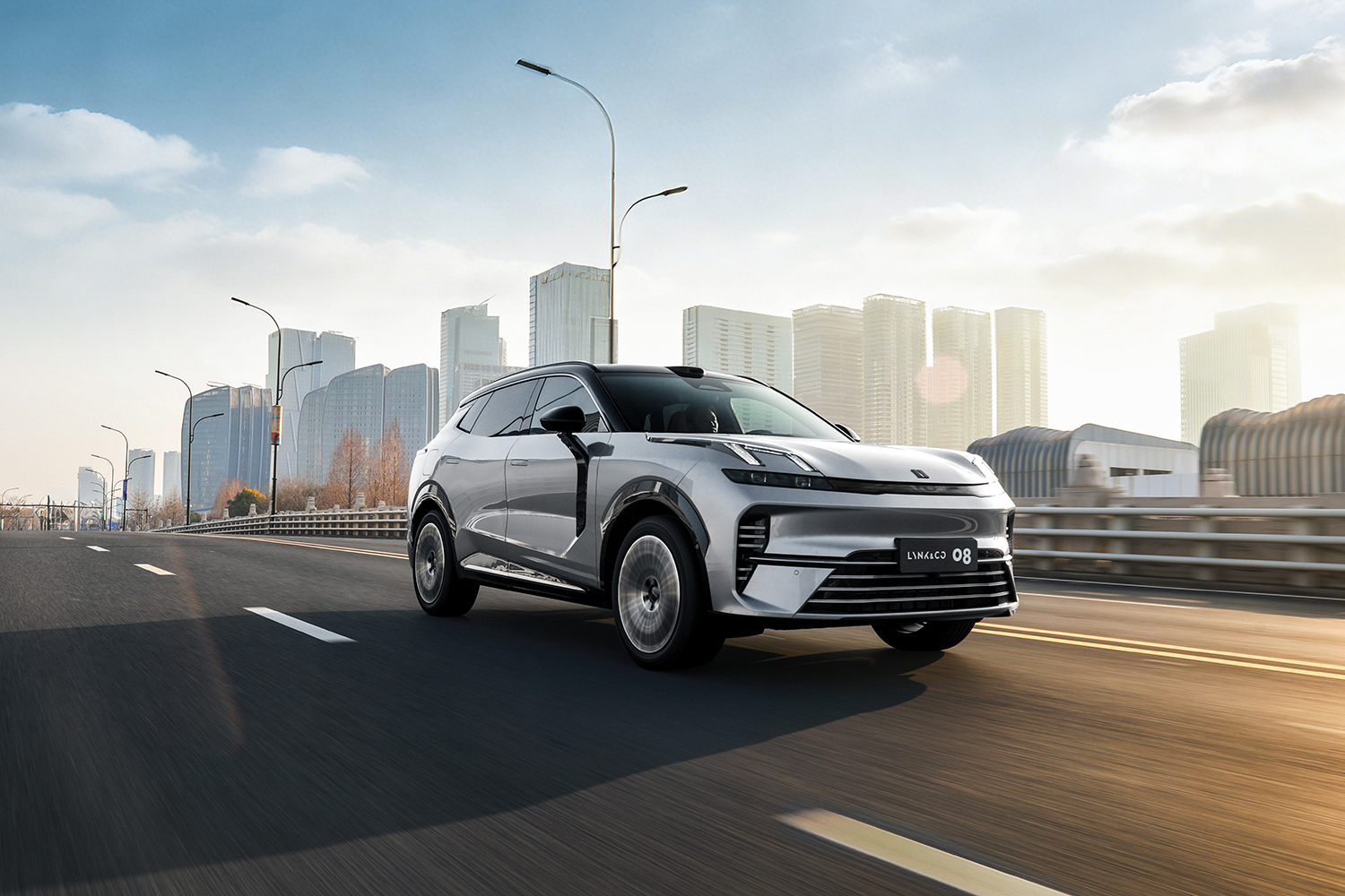 全新领克08 EM-P新增极光套装 二季度将推送LYNK Flyme Auto 2.2.0智能座舱