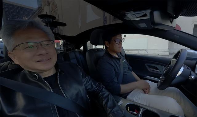 黄仁勋和吴新宙试乘辅助驾驶汽车