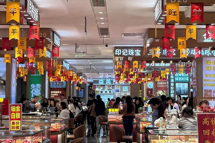 金价全面上涨引发银行加强风险控制应对市场波动