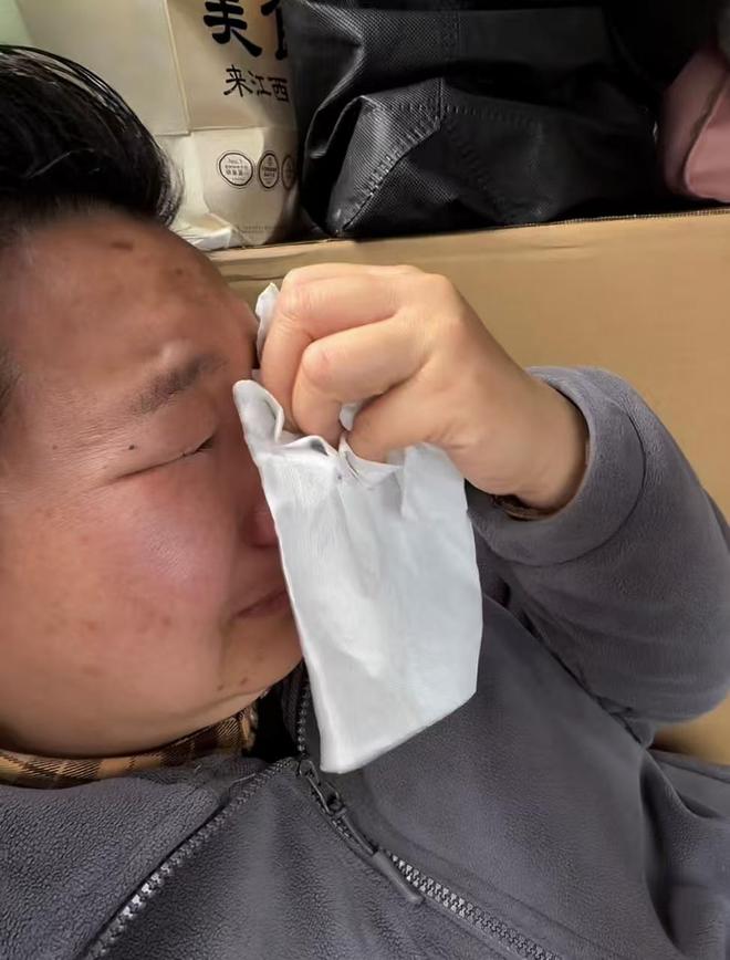 母女跨越33年重逢:母亲误以为女儿夭折,女儿错以为被抛弃