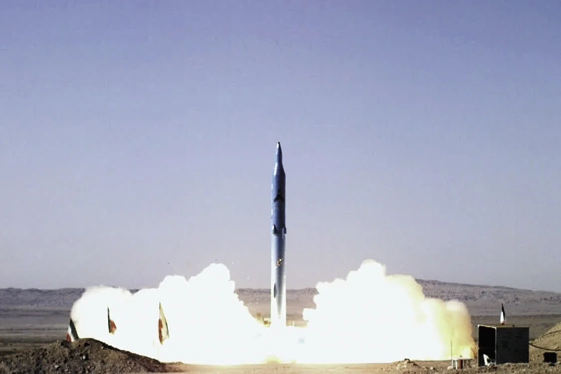 伊朗“泥石-2”导弹发射的画面。