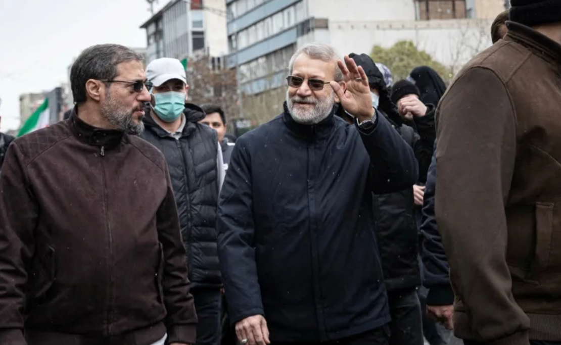 尽管拉里贾尼是以色列的主要目标,但他还是在2026年3月13日参加了在德黑兰举行的亲政府集会。