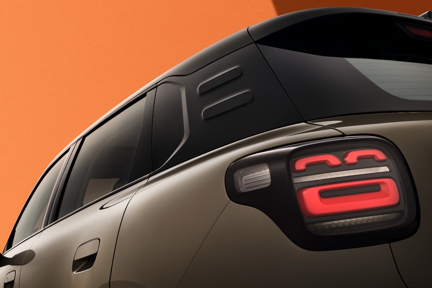 零跑A10上市售价6.58万元起 激光雷达+车位到车位领航仅需8.68万