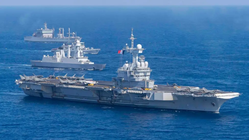 此前法国总统马克龙表示,计划向霍尔木兹海峡派出包括“戴高乐”号航母在内的舰队进行护航。