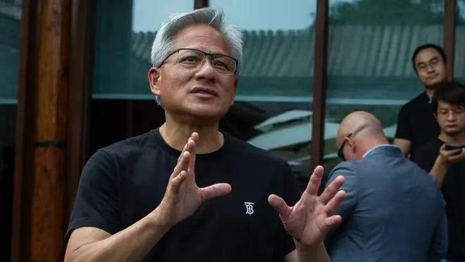 黄仁勋抛出万亿美元收入预期