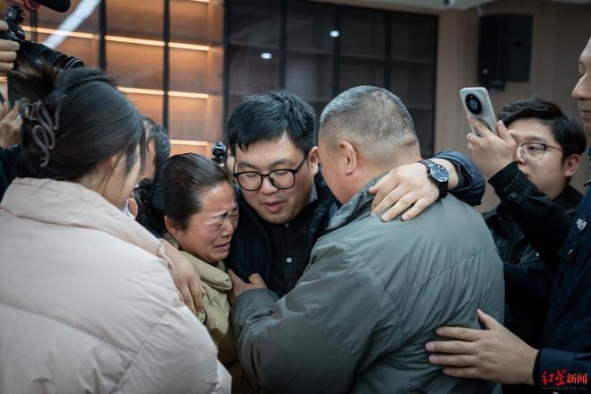 36年后终团圆:绵阳母亲寻回1岁失踪儿子