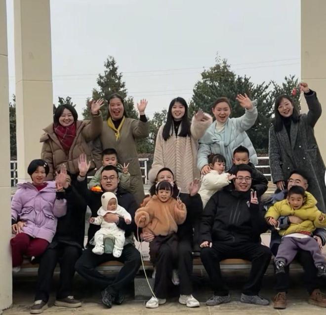 五个同年出生的孩子在长沙共享天伦，四位奶爸组团育儿，网友纷纷表示羡慕，奶爸们感慨：重温童年乐趣
