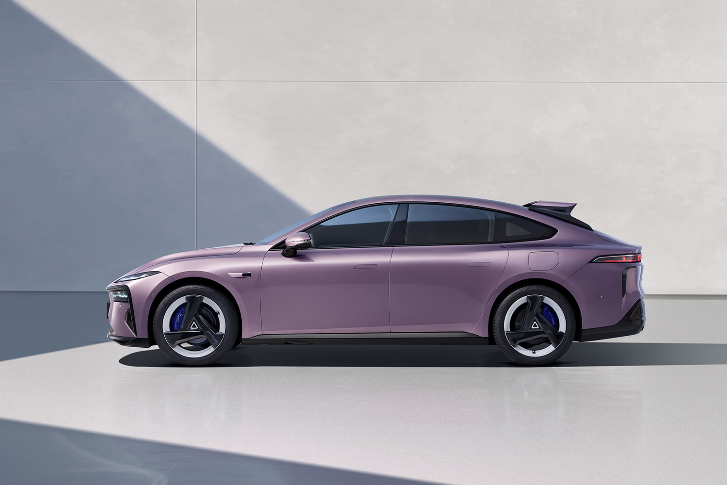 东风奕派007闪现版上市限时售价13.19万元 纳米01 Cross开启预定