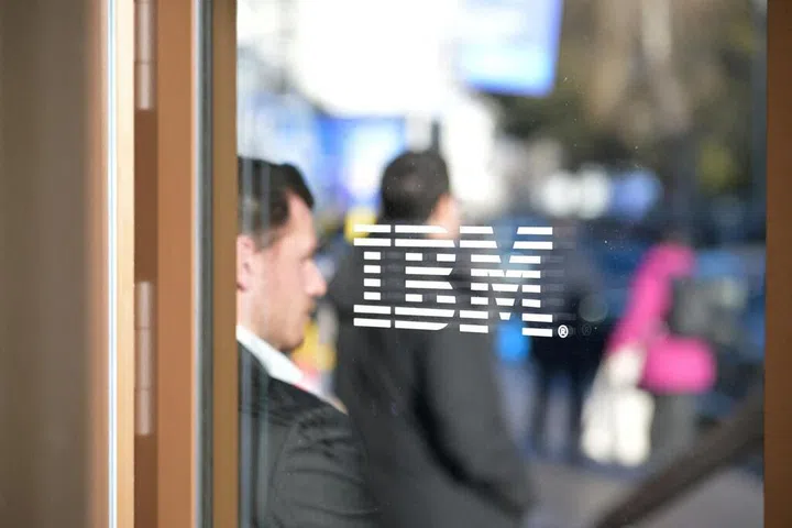 IBM股价暴跌13.2% 创逾25年来最大单日跌幅