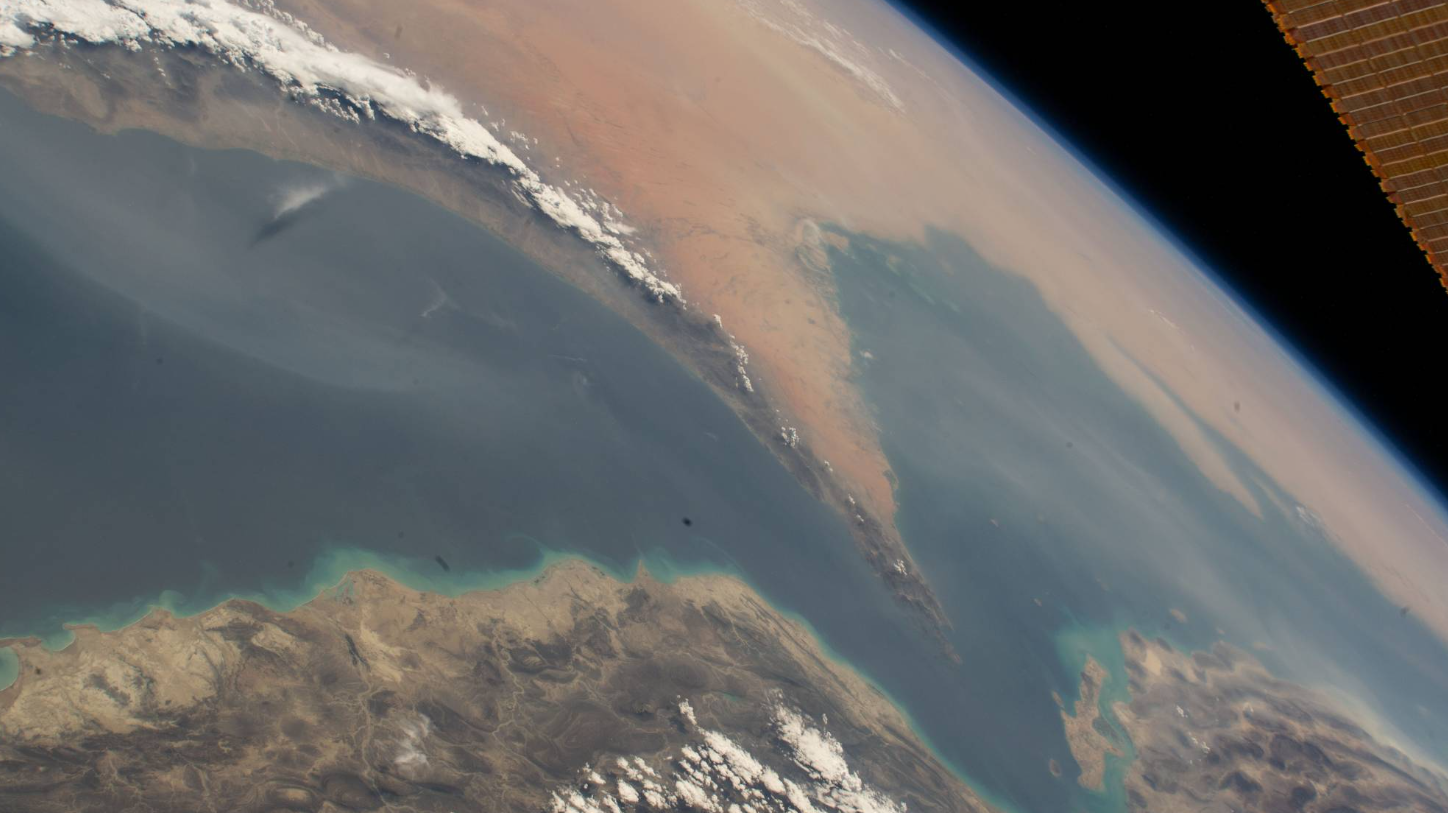 美国宇航局拍摄的霍尔木兹海峡卫星图像