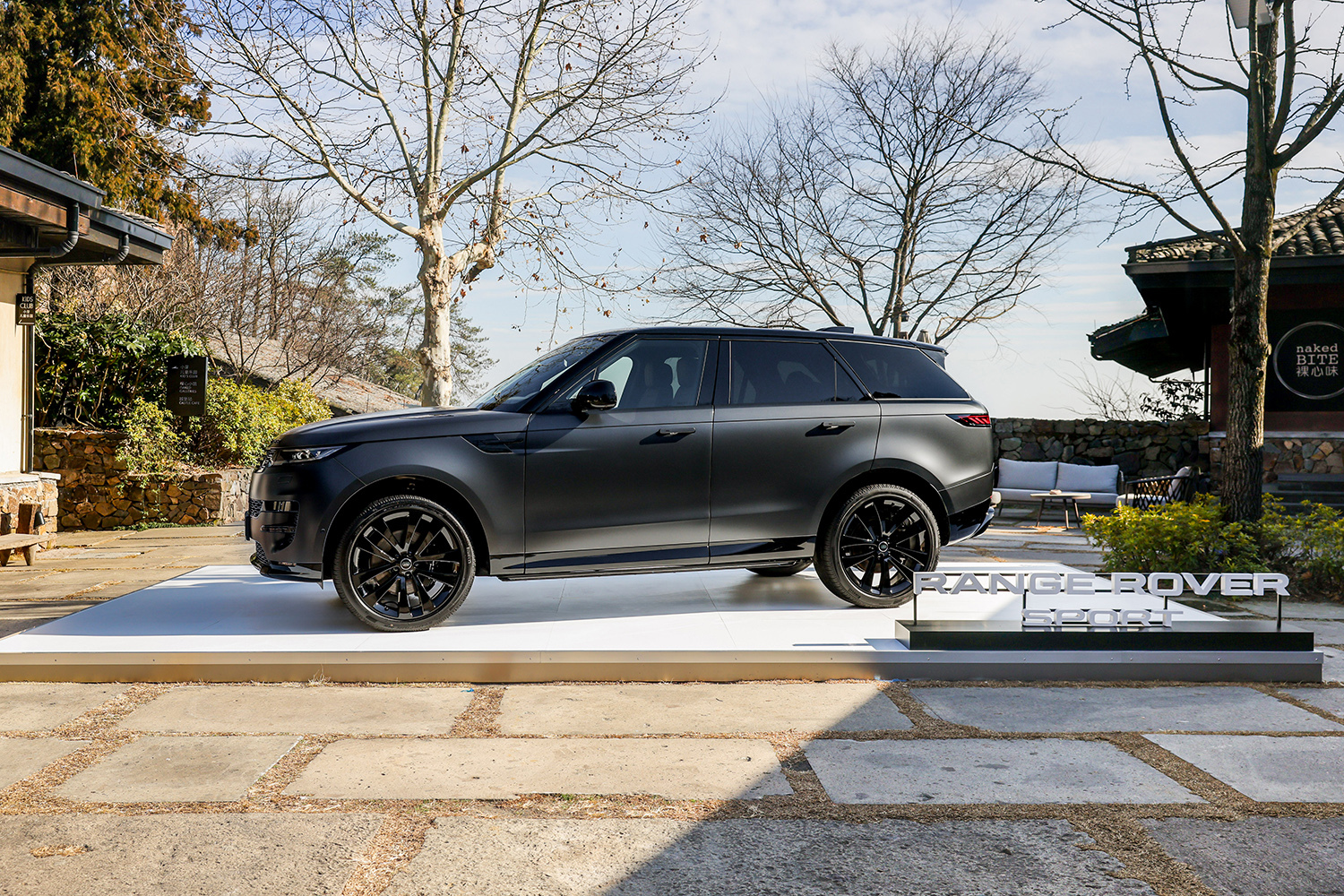 无所不能的全路况“纵情入胜” 试驾2025款揽胜运动版