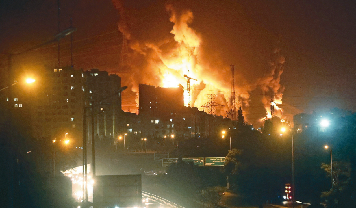 据以色列国防军称,打击该中心限制了伊朗发展和现代化其海军舰队的能力,这是其重点关注与导弹和海上系统相关的军事工业基础设施及研发中心的一部分。