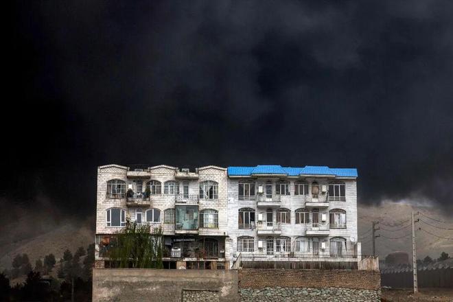 伊朗首都遭黑雨侵袭，战争氛围愈发紧张
