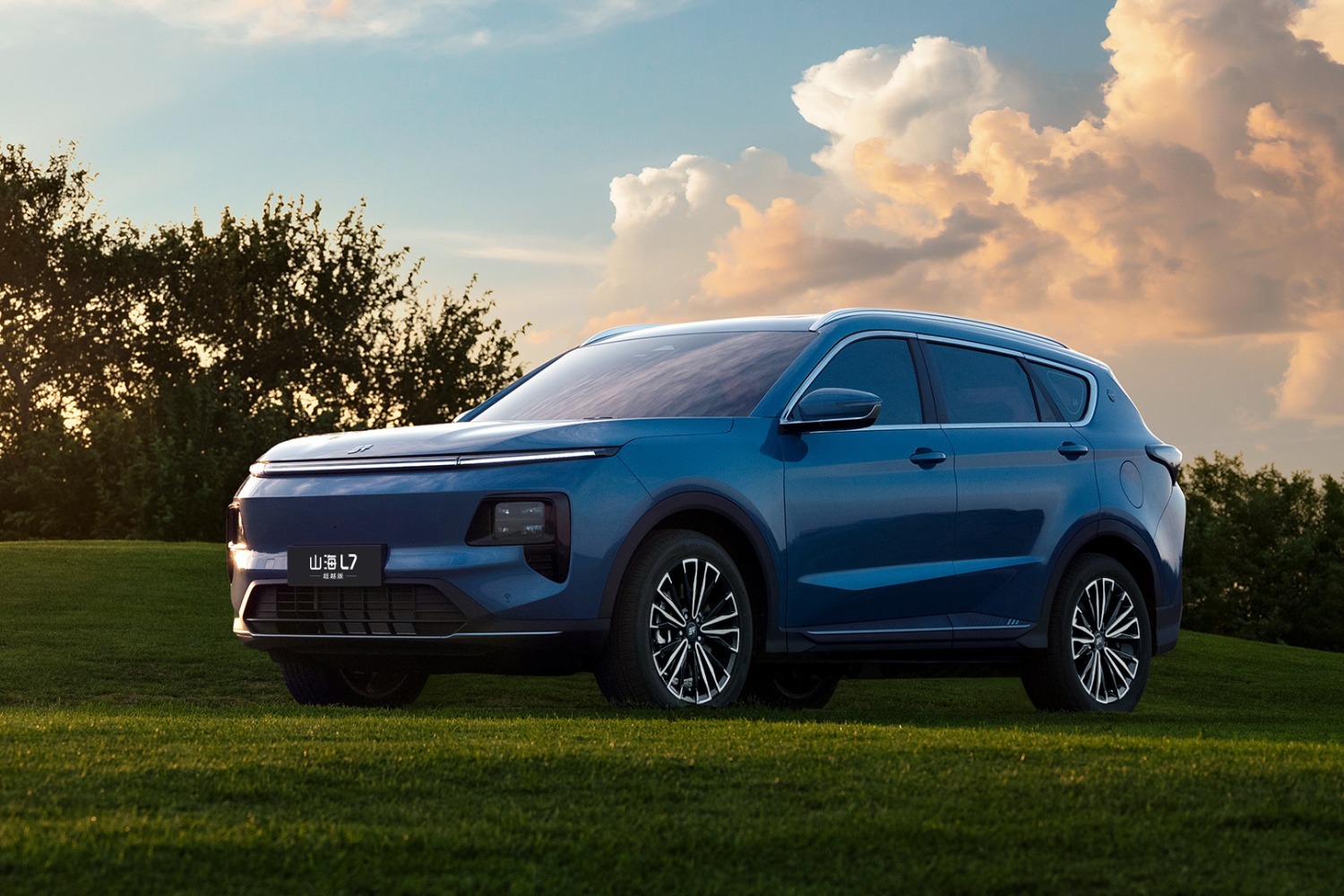 捷途山海L7超越版与捷途X70同步登场 限量特惠6.99万元起