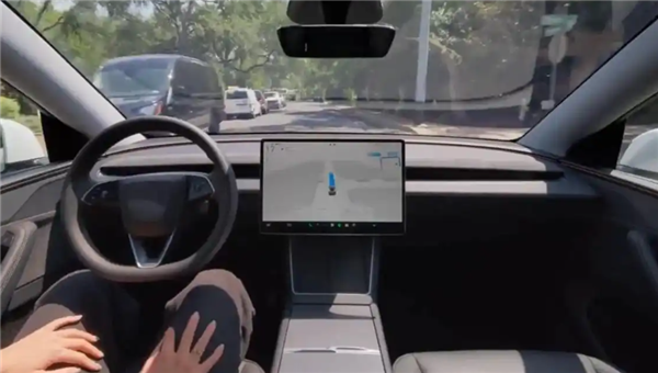 特斯拉FSD事故亲历记:前Uber自动驾驶高管遭遇致命撞车事件