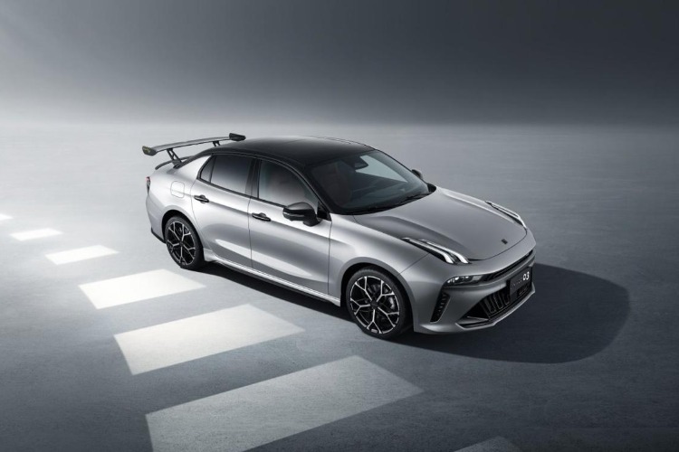 高性能领克03推出带可调节碳纤维尾翼版本，售价15.98万人民币