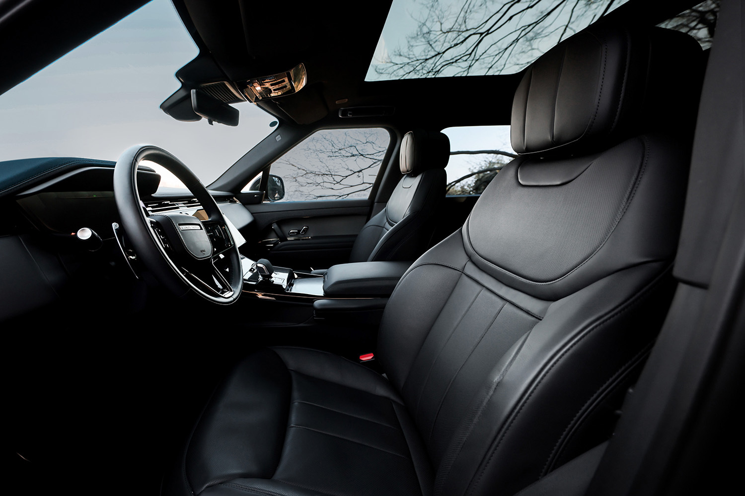 无所不能的全路况“纵情入胜” 试驾2025款揽胜运动版