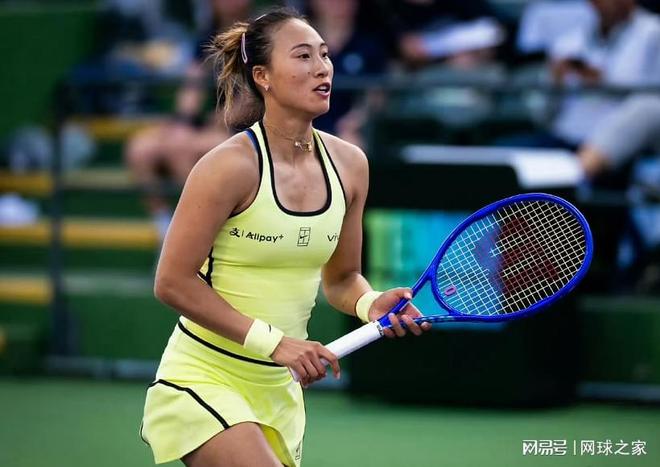 胜利虽迟但到!郑钦文首秀过关,战凯斯时间确定被称是真正挑战