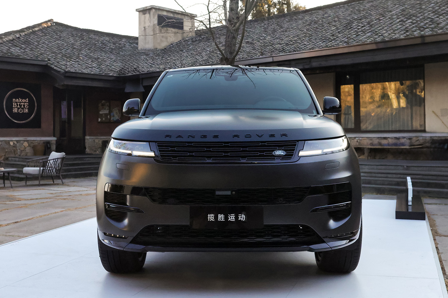 无所不能的全路况“纵情入胜” 试驾2025款揽胜运动版