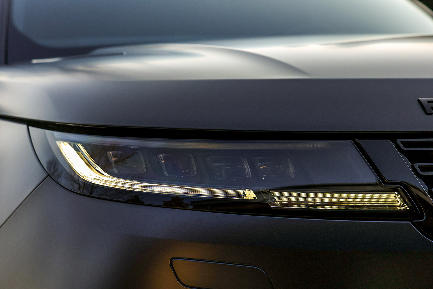 无所不能的全路况“纵情入胜” 试驾2025款揽胜运动版