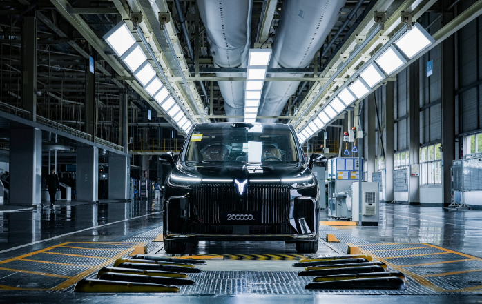 岚图梦想家冠军版上市：配华为乾崑ADS4 售30.99万