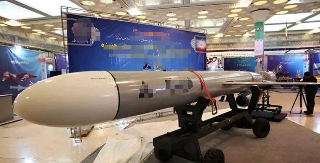 美军航母遭伊朗导弹威胁，能否成功脱险？