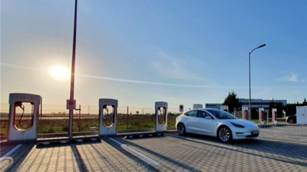 油费是电费4倍!高油价倒逼油转电:中国电车在全球爆单