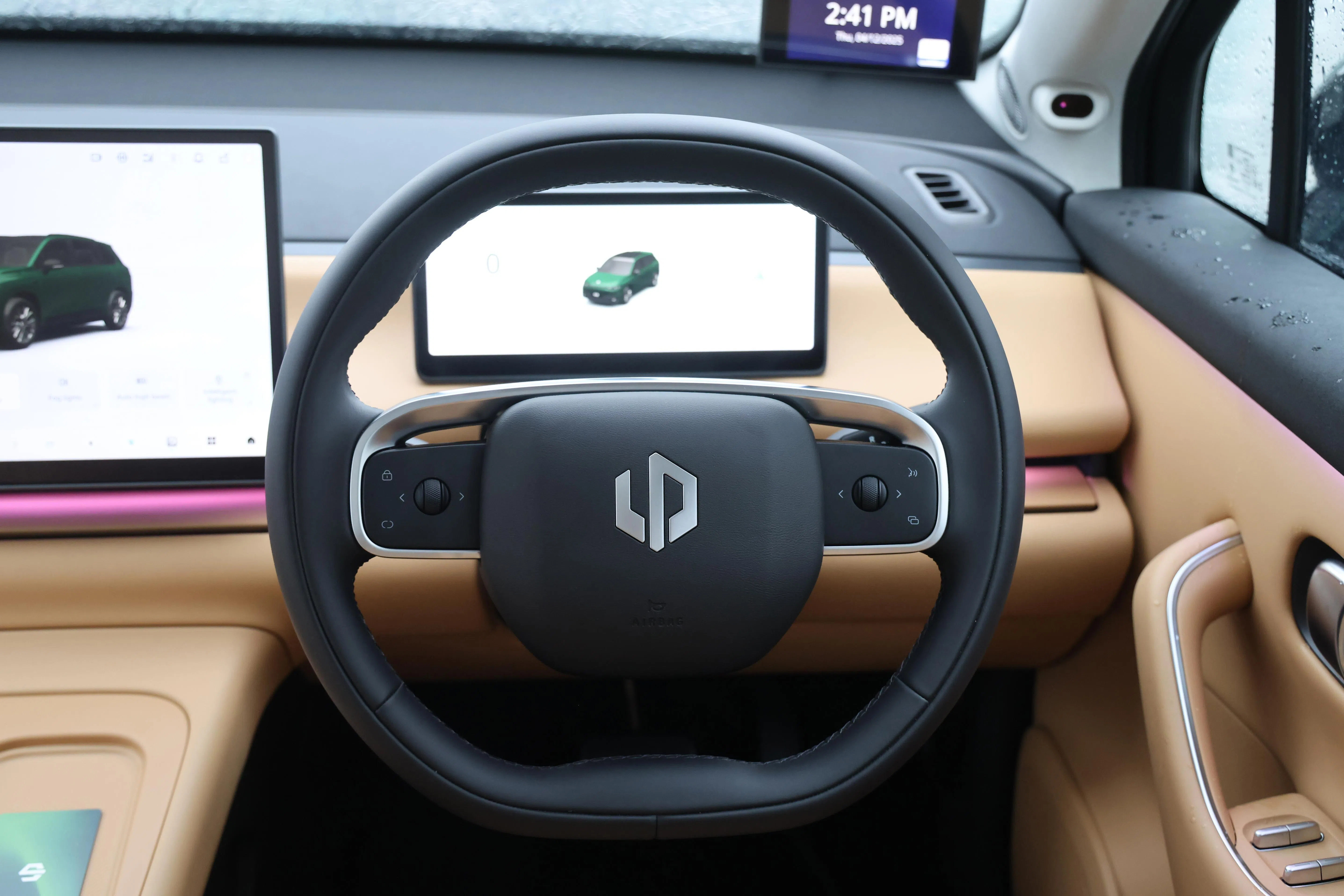 客制驾驶模式能让车主调节方向盘转向力度等。（唐家鸿摄）