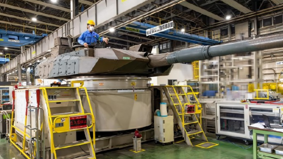 日本推行军需工厂国有化，恢复战前制度框架