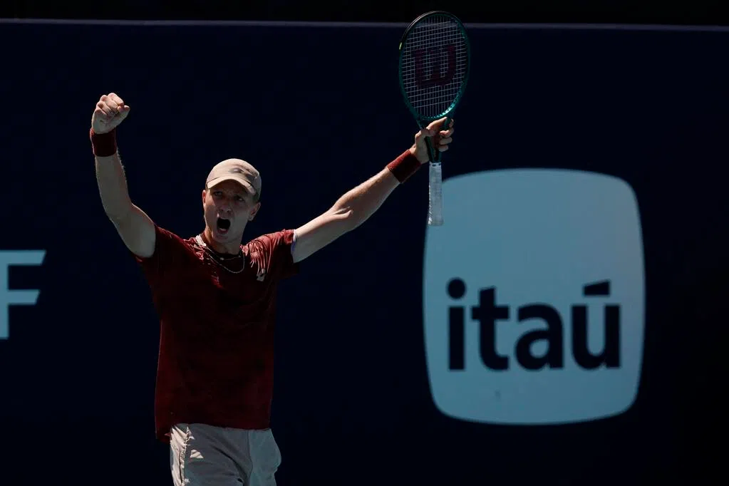 西班牙小将兰达卢塞连克三号种子晋级 迈阿密网球赛八强书写历史新篇章